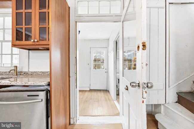 Building Photo - 3110 Main St