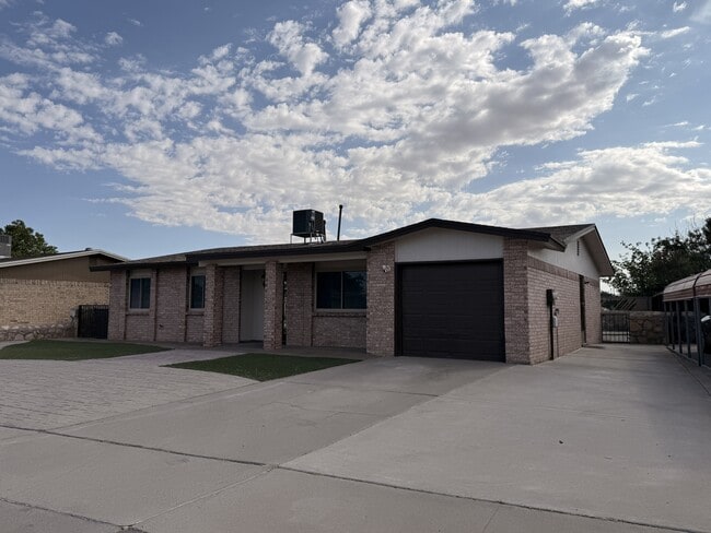 Building Photo - 9321 Sorbonne Dr