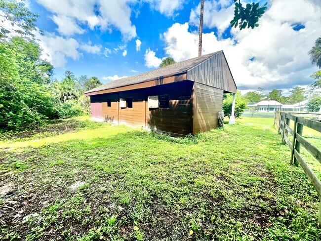 Building Photo - 636 Rambling Dr Cir