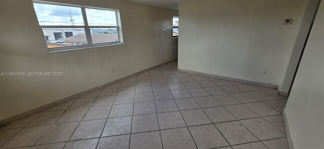 Building Photo - 664 W 29th St