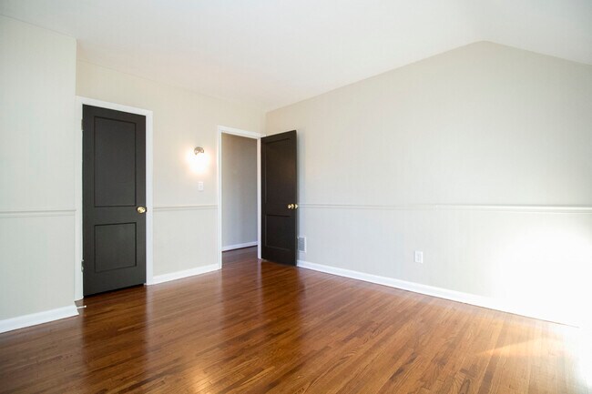 Building Photo - 4353 Lyman Ave