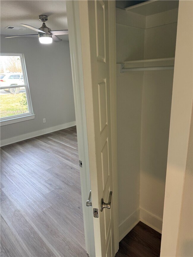 Building Photo - 28 Kincardine Dr