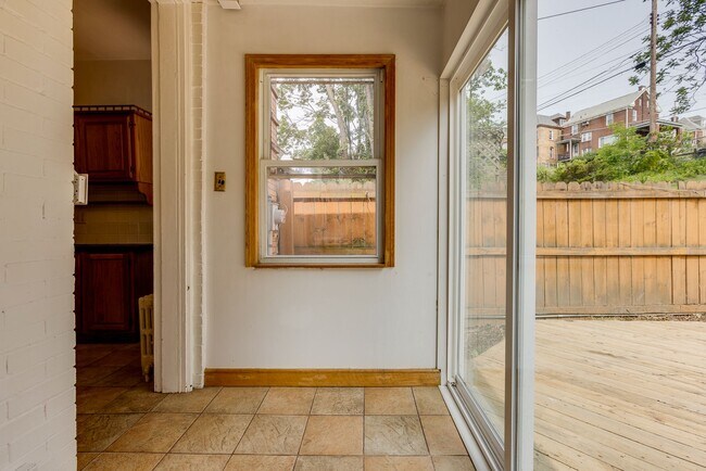 Building Photo - 325 Alice St