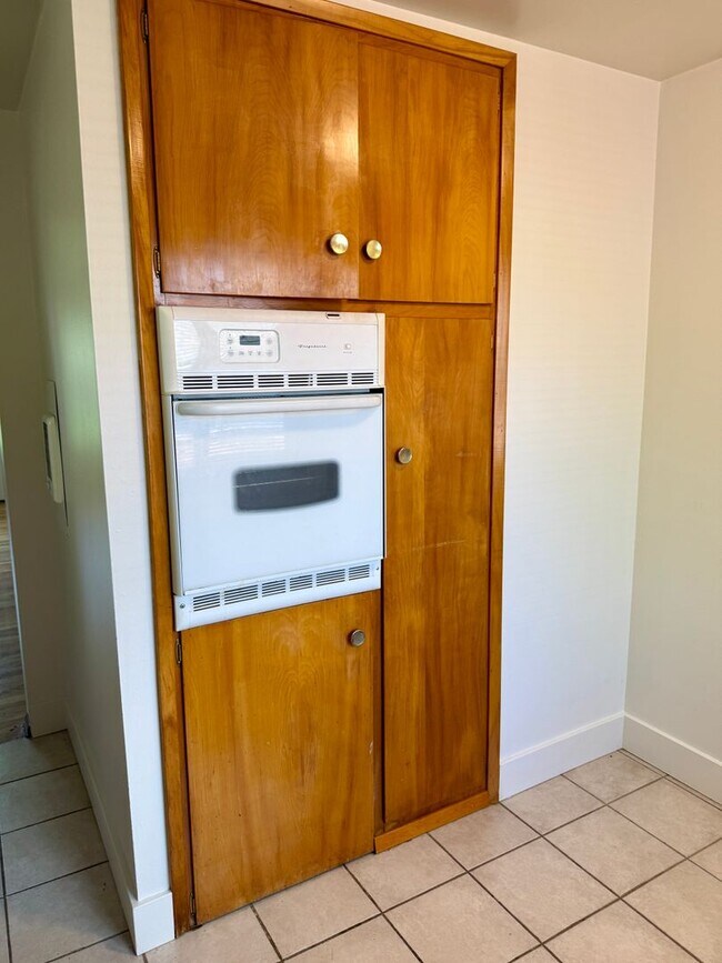 Building Photo - Arbor Lodge Mid Century Mod