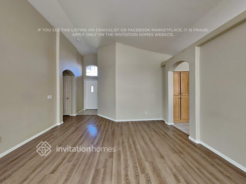 Building Photo - 2542 N 124th Dr