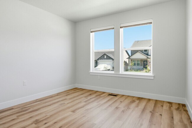 Building Photo - 617 N Bennedict Dr