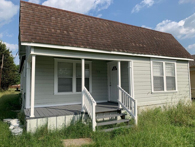 Building Photo - Newly remodeled 3bed/1bath in Hempstead,TX