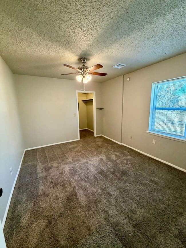 Building Photo - remodeled 3 bed 1 bath house