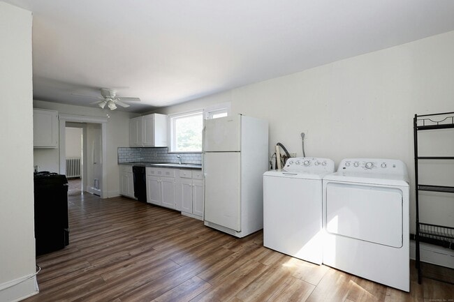 Building Photo - 54 W Branchville Rd