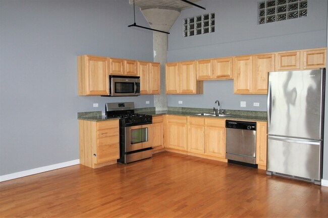 Building Photo - 3963 W Belmont Ave