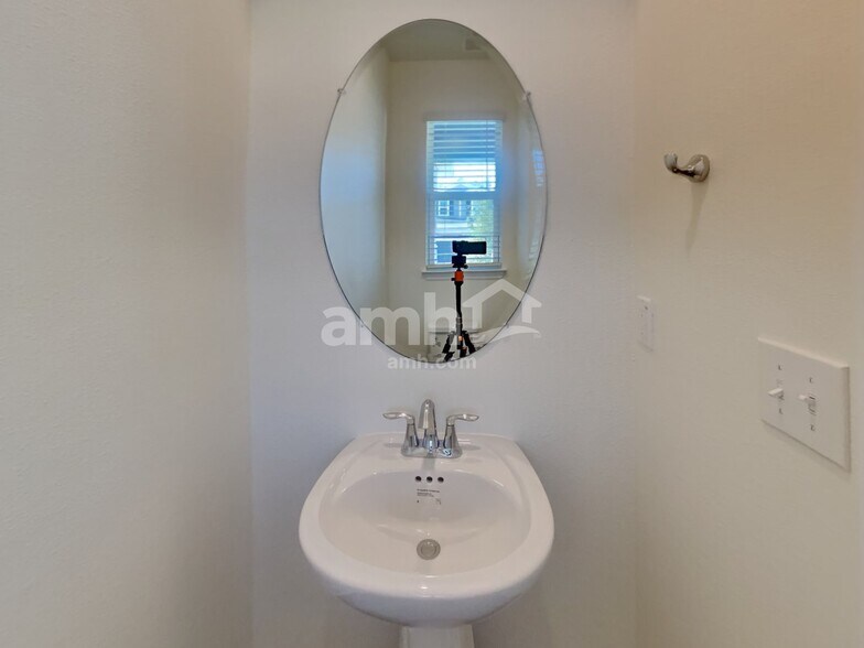 Building Photo - 27318 St Andrews Ave