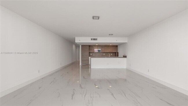 Building Photo - 400 Sunny Isles Blvd