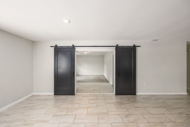 Building Photo - Point View Lane