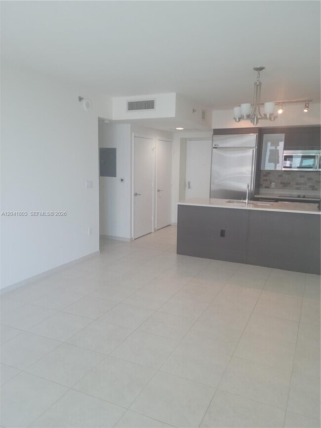 Building Photo - 500 Brickell Ave