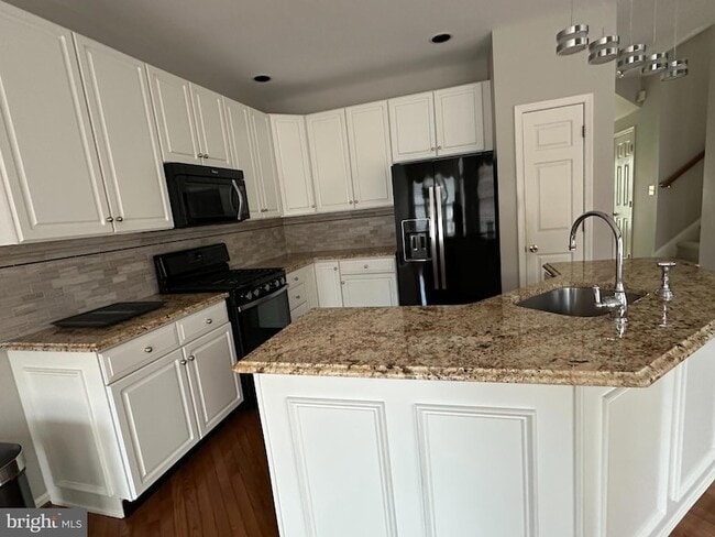 Building Photo - 355 Rockmeade Dr