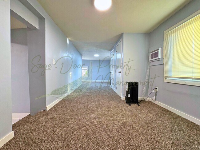 Building Photo - HUGE MASTER BEDROOM