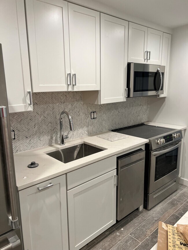 Building Photo - 215 5th St SE