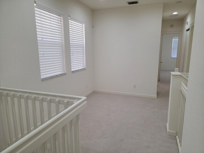 Building Photo - 685 Pacific Grove Dr