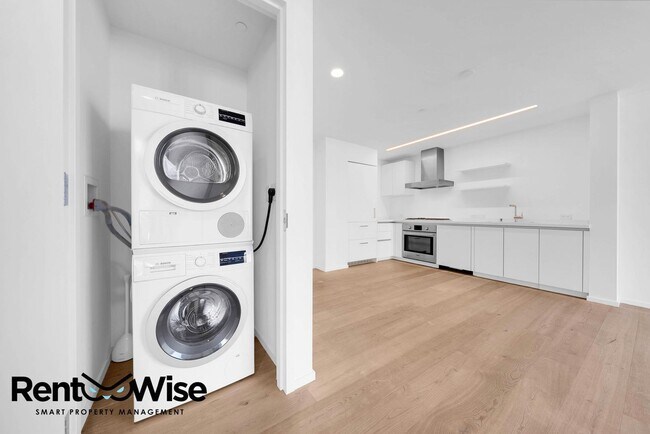 Building Photo - 450 Hayes St