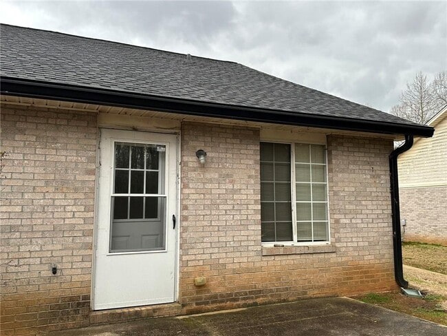 Building Photo - 3985 Hidden Hollow Dr
