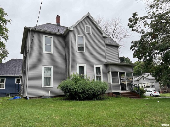 Primary Photo - 723 W Armstrong Ave