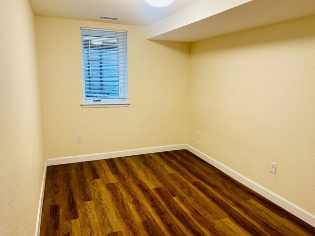 Building Photo - 3 Bed-1 Bathroom Available in Anshutz Medical Center Area - Duplex lower unit