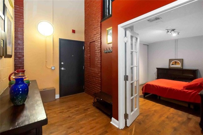 Building Photo - 62 W Colonial Dr