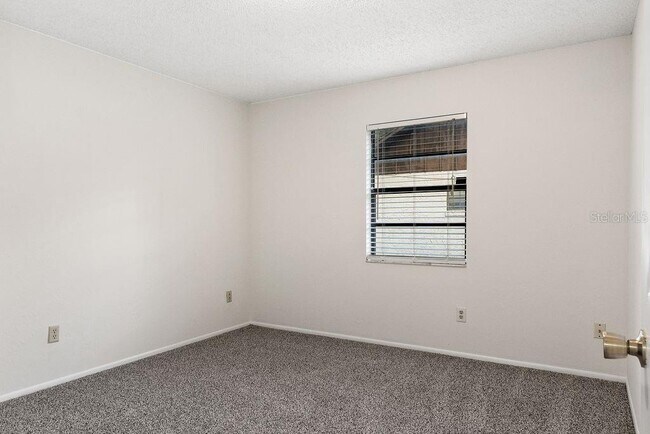 Building Photo - 223 E Fern Dr