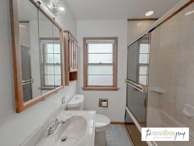 Building Photo - Charming 2BD/2BA Home with a Full Basement!