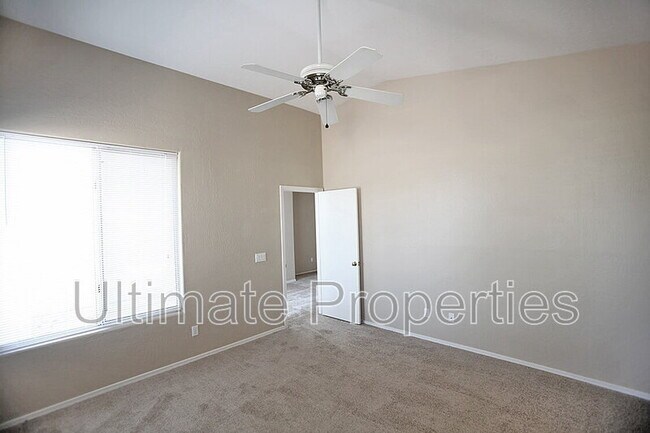 Building Photo - 13602 W Desert Flower Dr
