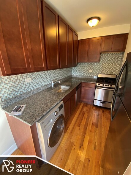 Primary Photo - 556 W Arlington Pl