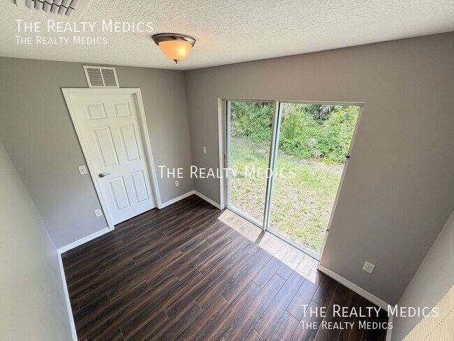 Building Photo - 2615 Fair Oaks Dr