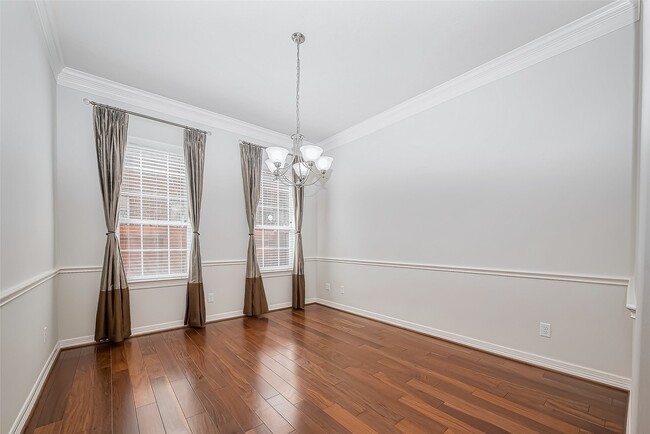 Building Photo - 1522 Olive Park