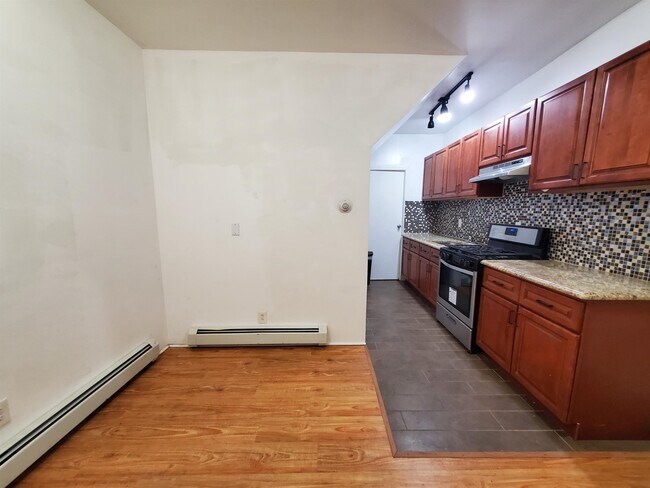 Building Photo - 140 W 3rd St