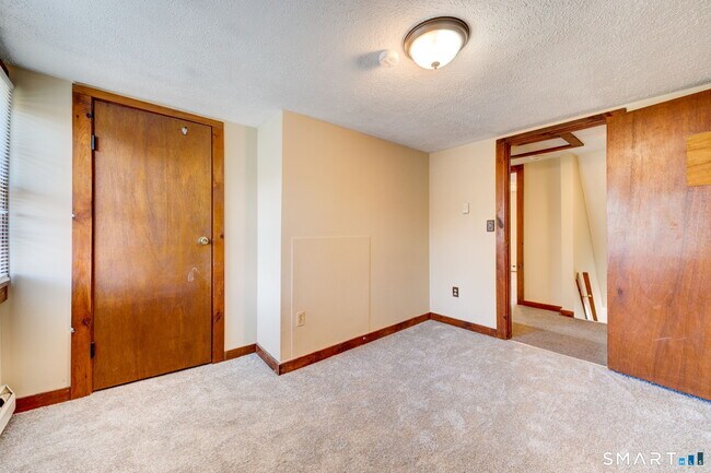 Building Photo - 8 Maple Ave