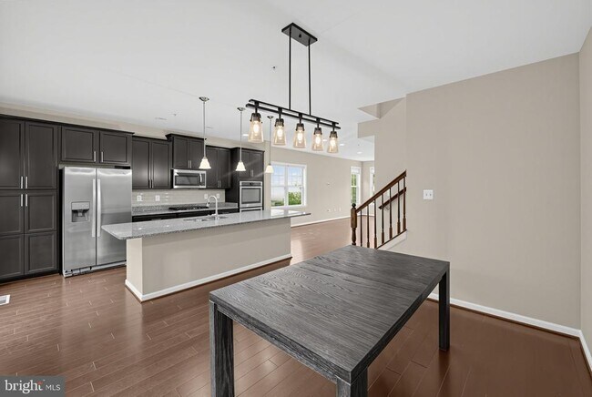Building Photo - 7524 Holly Ridge Dr
