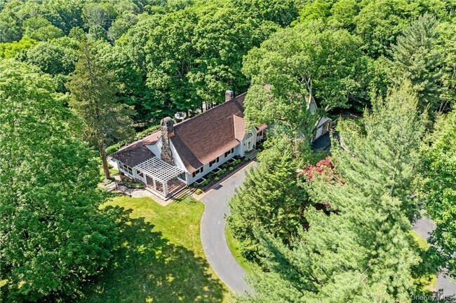 Building Photo - 220 Croton Ave