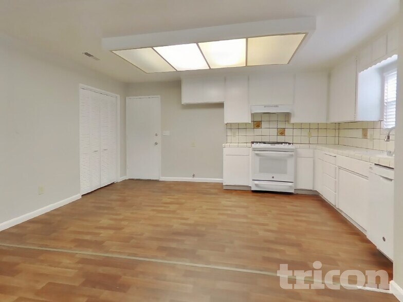 Building Photo - 2024 Bavil Dr