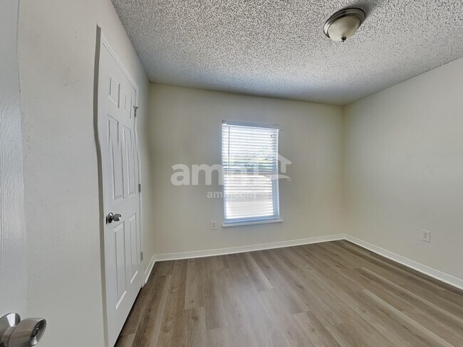 Building Photo - 4618 Newbourne Way