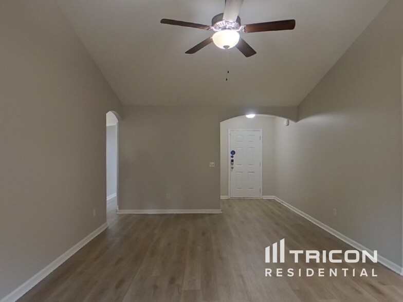 Building Photo - 205 Terilyn Ct