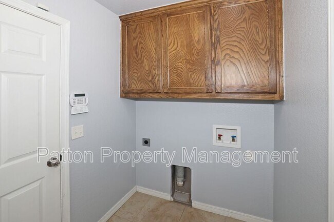 Building Photo - 9206 Perry Ave