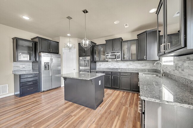 Building Photo - $2,495 - 3-Bed Home with Updated Features ...