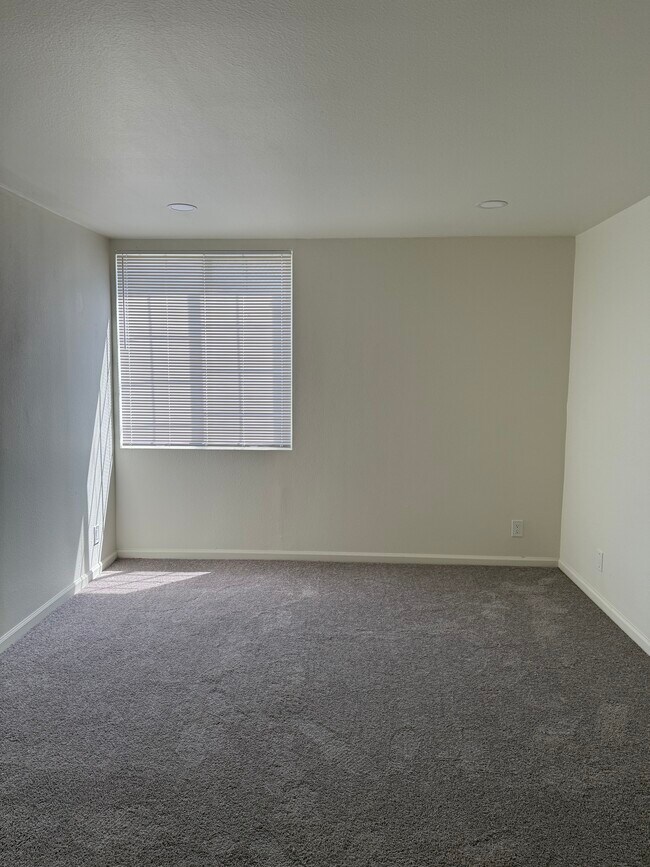 Building Photo - 5050 Coldwater Canyon Ave