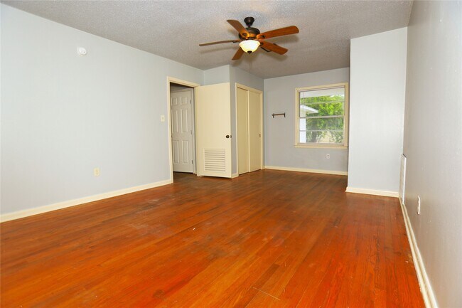 Building Photo - 609 Magnolia St