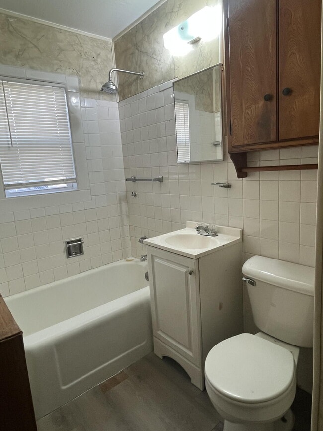 Building Photo - 1136 SE 21st St