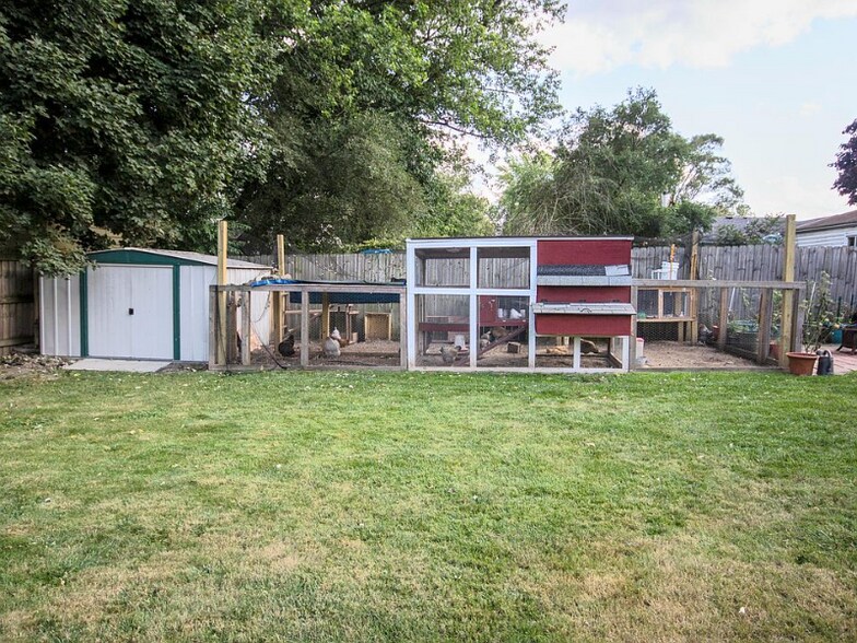 Building Photo - 5627 S Sprinkle Rd