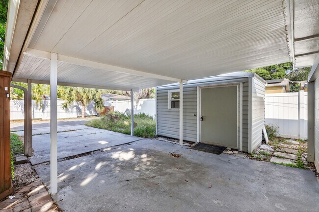 Building Photo - 541 40th Ave NE