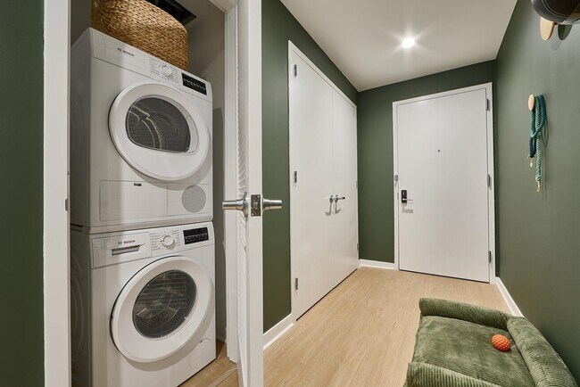 Building Photo - 505 Summit Ave