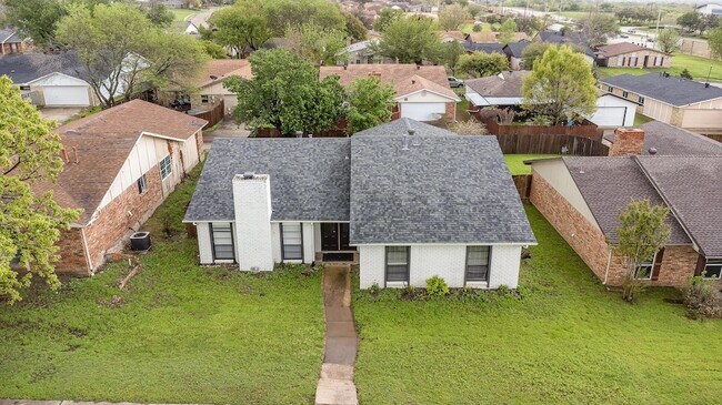 Building Photo - 4716 Roberts Dr