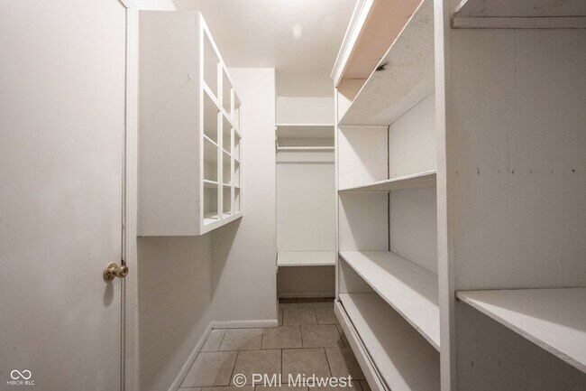 Building Photo - 5925 Sunwood Dr